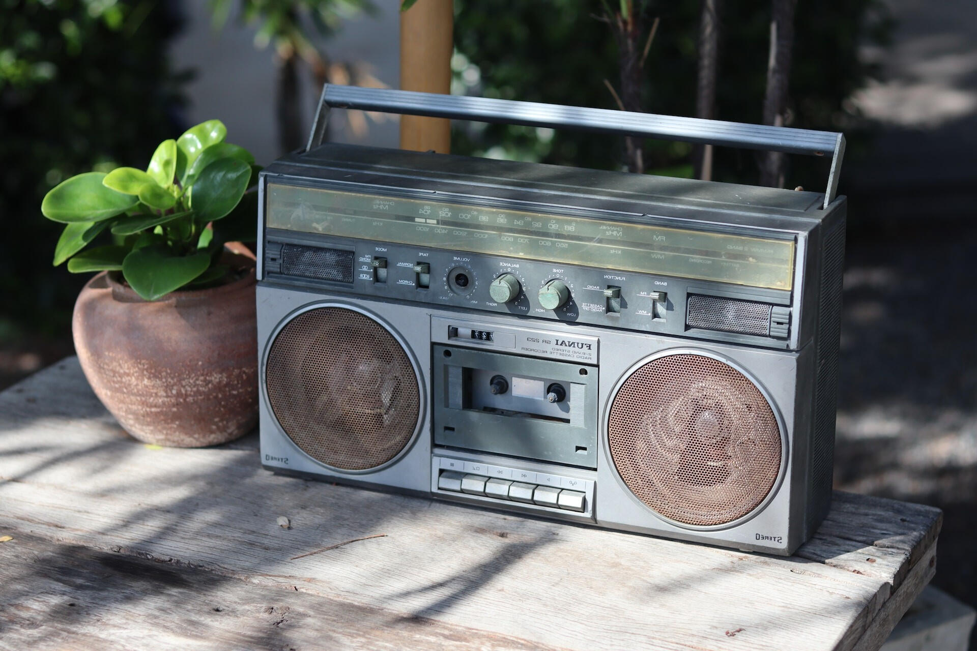 THE BEAR CHLW 93.1 BARRIERE, BC RADIO STATION